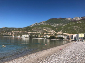Zwei-Zimmer-Appartement Loutraki, 80m Fußweg zum Strand und Promenade
